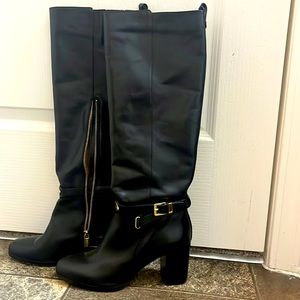 Never worn, perfect condition MK boots.